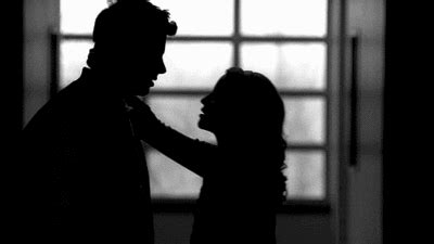Romantic Couple Besos Apasionados GIF .